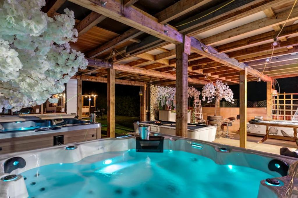Hen & Stag Retreat Weekend Stay Sleeps 10 To 30 Thetford Ngoại thất bức ảnh