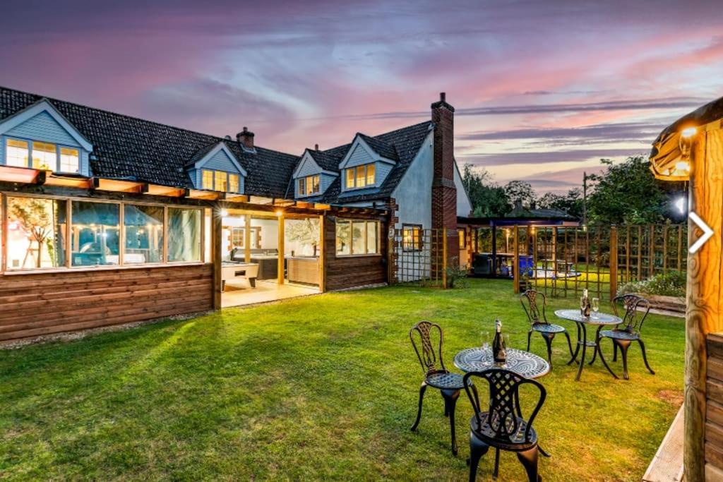 Hen & Stag Retreat Weekend Stay Sleeps 10 To 30 Thetford Ngoại thất bức ảnh